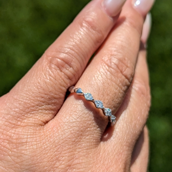 14K White Gold Diamond Segment Ring - Picture 8 of 8